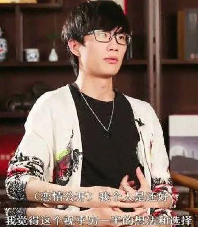 许嵩爆料恋情视频,甜蜜互动引网友热议